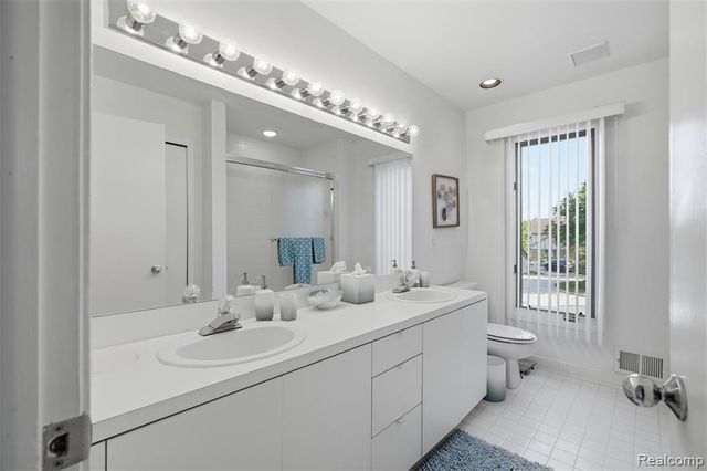 39044 Wilton Court, Farmington Hills, MI 48331