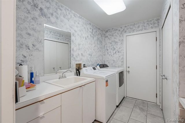 39044 Wilton Court, Farmington Hills, MI 48331