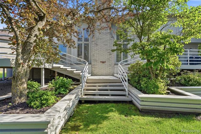39044 Wilton Court, Farmington Hills, MI 48331
