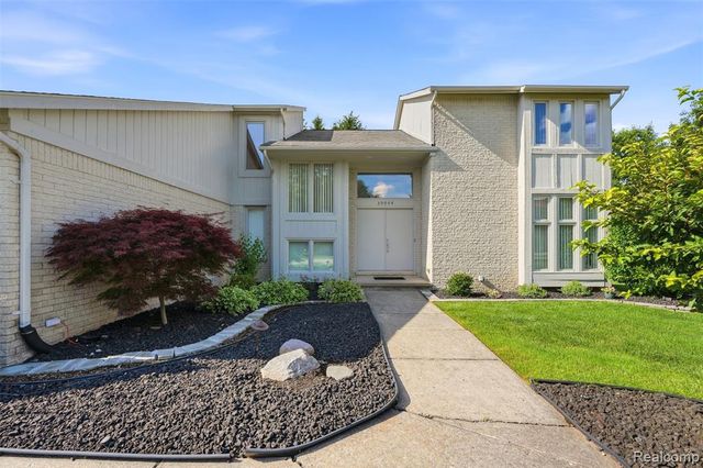 39044 Wilton Court, Farmington Hills, MI 48331