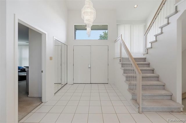 39044 Wilton Court, Farmington Hills, MI 48331
