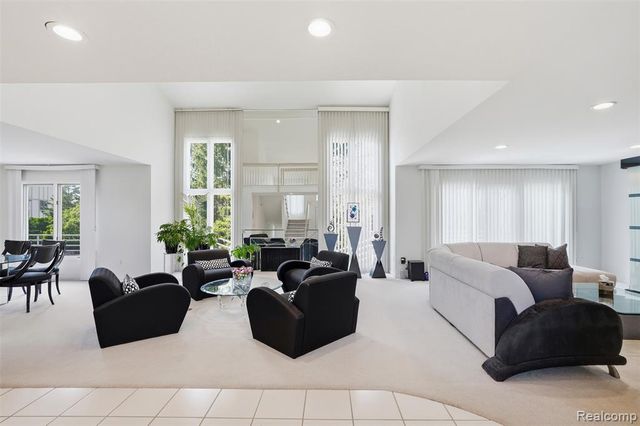 39044 Wilton Court, Farmington Hills, MI 48331