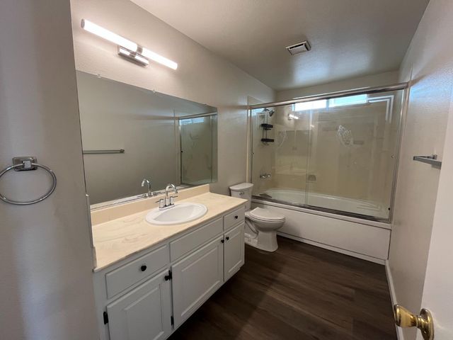 5326 E Meadowood Dr, Stockton, CA 95215