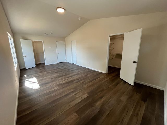 5326 E Meadowood Dr, Stockton, CA 95215