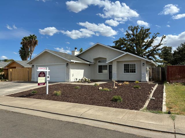 5326 E Meadowood Dr, Stockton, CA 95215