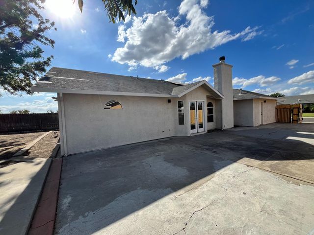 5326 E Meadowood Dr, Stockton, CA 95215