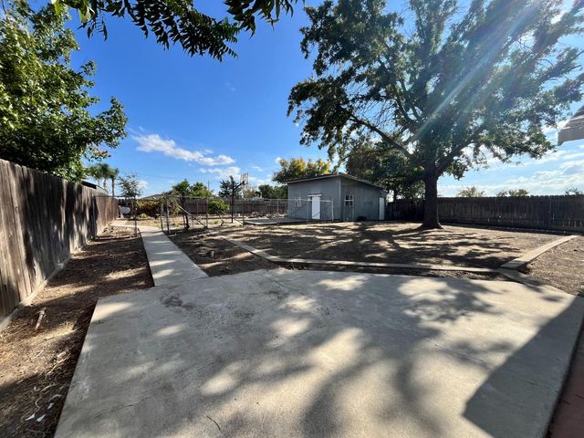 5326 E Meadowood Dr, Stockton, CA 95215