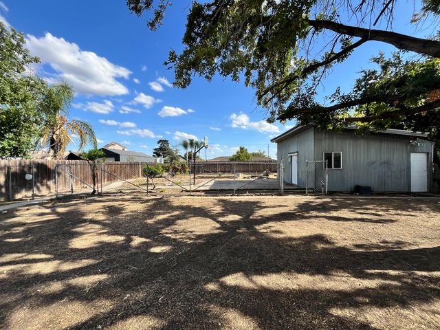 5326 E Meadowood Dr, Stockton, CA 95215