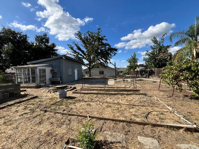 5326 E Meadowood Dr, Stockton, CA 95215