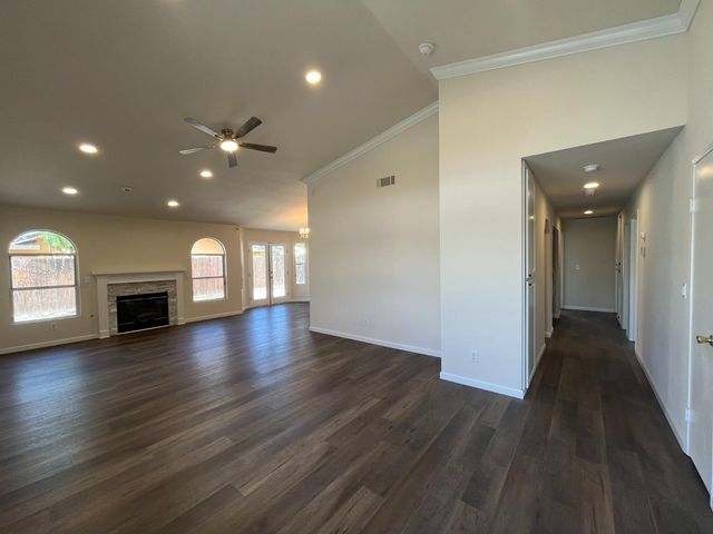 5326 E Meadowood Dr, Stockton, CA 95215