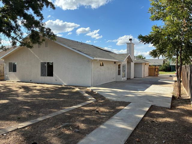 5326 E Meadowood Dr, Stockton, CA 95215