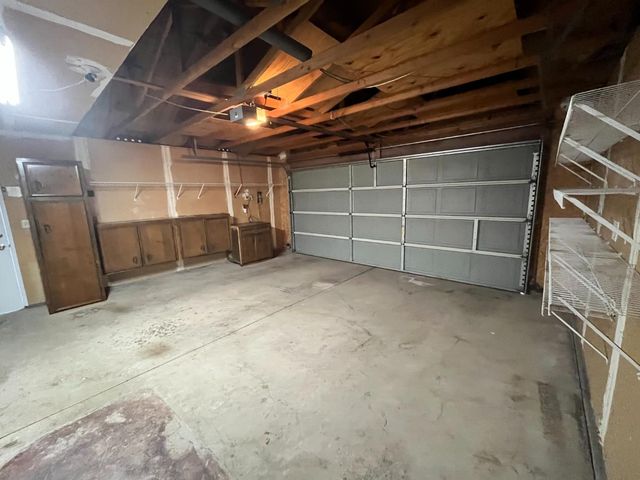 5326 E Meadowood Dr, Stockton, CA 95215