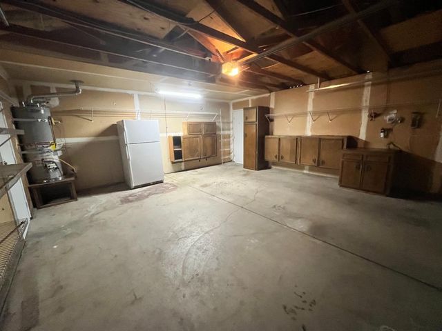 5326 E Meadowood Dr, Stockton, CA 95215