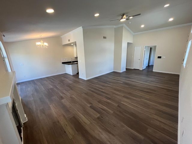 5326 E Meadowood Dr, Stockton, CA 95215