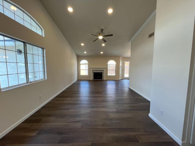 5326 E Meadowood Dr, Stockton, CA 95215