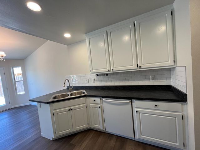 5326 E Meadowood Dr, Stockton, CA 95215