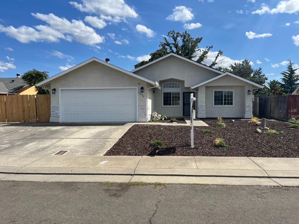 5326 E Meadowood Dr, Stockton, CA 95215