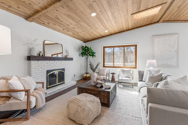 104 Belmont Road, Apple Valley, MN 55124