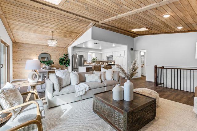 104 Belmont Road, Apple Valley, MN 55124