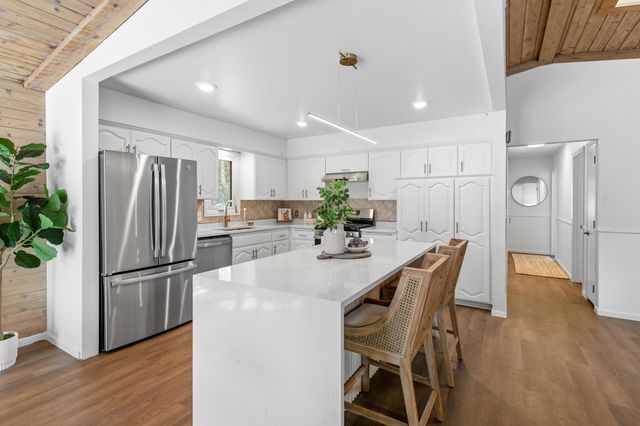 104 Belmont Road, Apple Valley, MN 55124