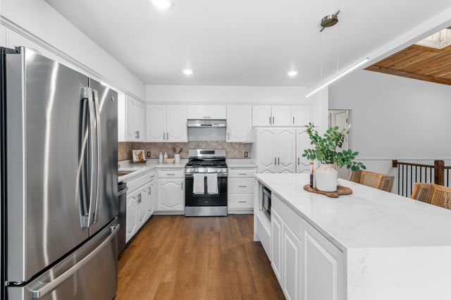 104 Belmont Road, Apple Valley, MN 55124