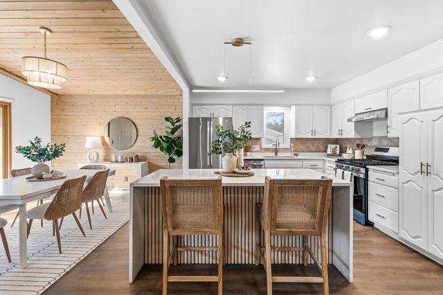 104 Belmont Road, Apple Valley, MN 55124