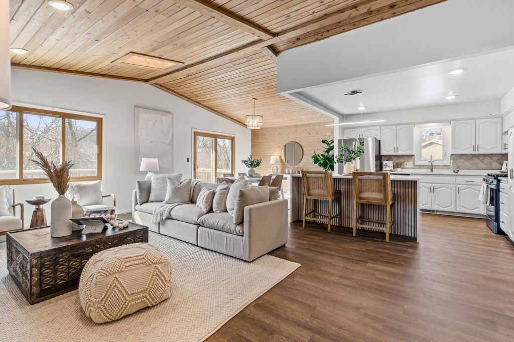 104 Belmont Road, Apple Valley, MN 55124