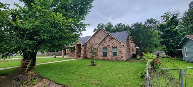 1305 Dewberry Drive, Wilmer, TX 75172