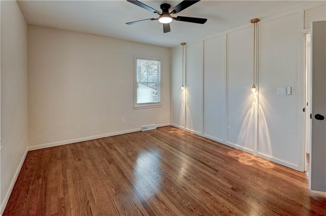 5704 W 100th Terrace, Overland Park, KS 66207