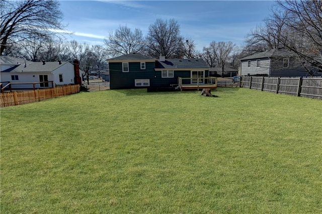 5704 W 100th Terrace, Overland Park, KS 66207