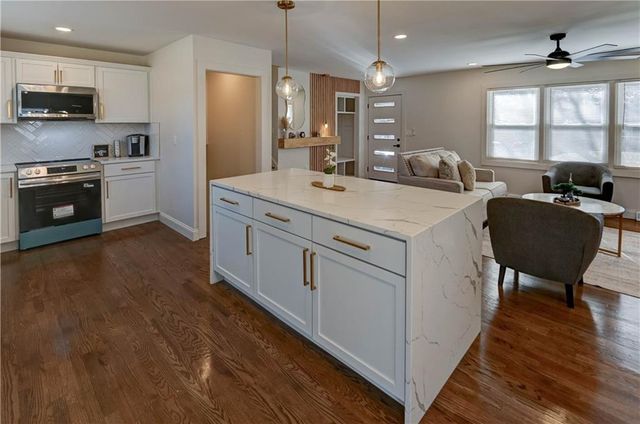 5704 W 100th Terrace, Overland Park, KS 66207