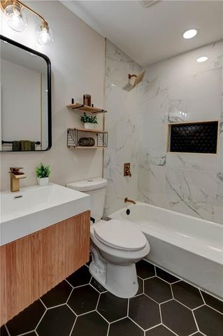 5704 W 100th Terrace, Overland Park, KS 66207