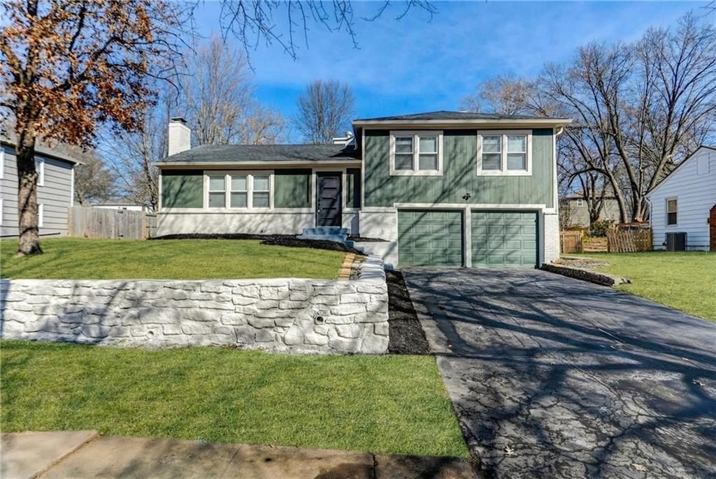 5704 W 100th Terrace, Overland Park, KS 66207