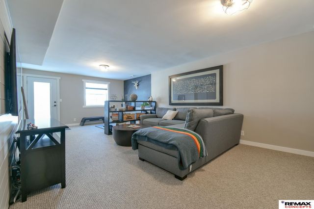 7615 S 38th Street, Lincoln, NE 68516