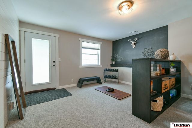 7615 S 38th Street, Lincoln, NE 68516