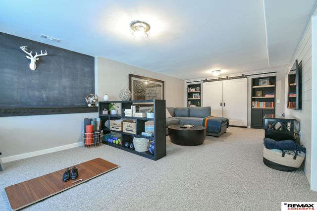 7615 S 38th Street, Lincoln, NE 68516