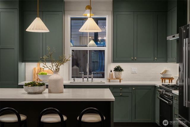 10612 NE 54th Lane, Kirkland, WA 98033