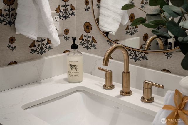 10612 NE 54th Lane, Kirkland, WA 98033