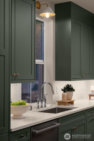 10612 NE 54th Lane, Kirkland, WA 98033