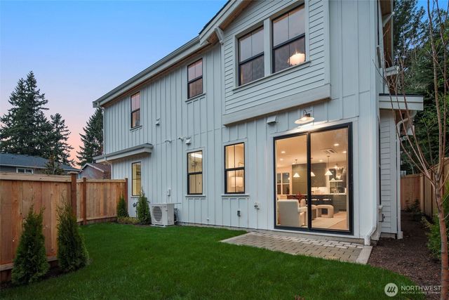 10612 NE 54th Lane, Kirkland, WA 98033