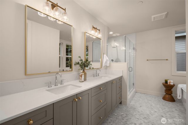 10612 NE 54th Lane, Kirkland, WA 98033