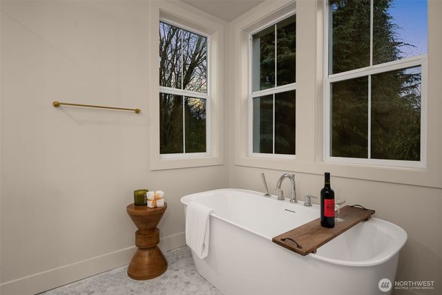 10612 NE 54th Lane, Kirkland, WA 98033