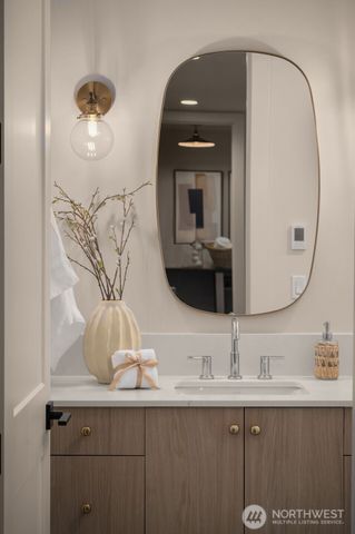 10612 NE 54th Lane, Kirkland, WA 98033