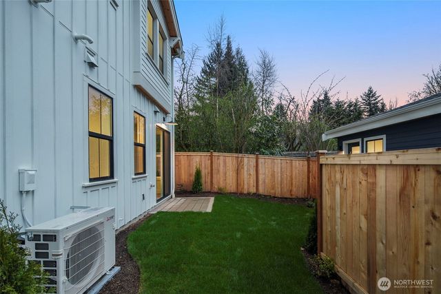 10612 NE 54th Lane, Kirkland, WA 98033