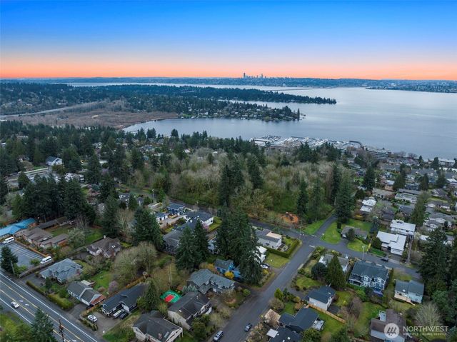 10612 NE 54th Lane, Kirkland, WA 98033