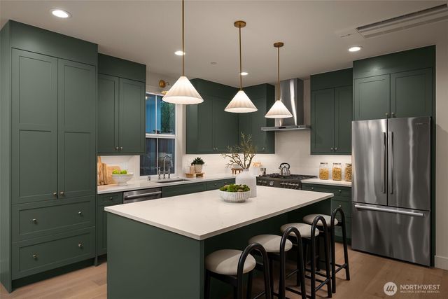 10612 NE 54th Lane, Kirkland, WA 98033