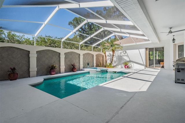 12220 WOODLANDS CIRCLE, Dade City, FL 33525