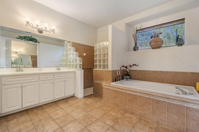 12220 WOODLANDS CIRCLE, Dade City, FL 33525