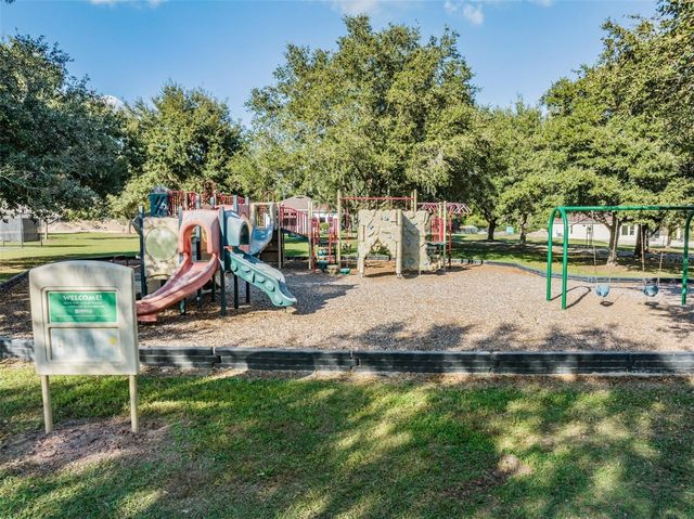 12220 WOODLANDS CIRCLE, Dade City, FL 33525