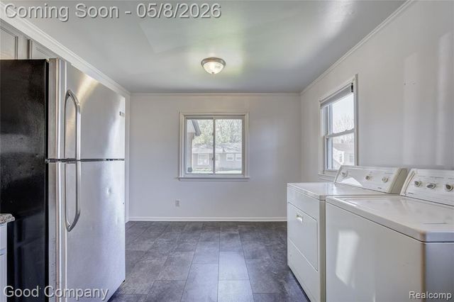 1731 E Pearl Avenue, Hazel Park, MI 48030